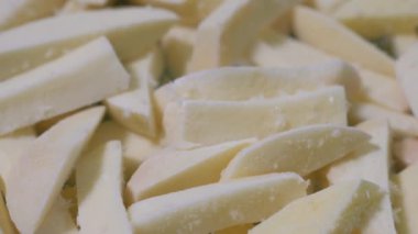 Bir yığın donmuş patates kızartması..
