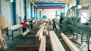 Mühendislik personeli olan bir marangoz fabrikası.