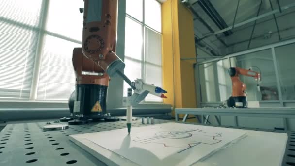自动化臂与工厂蓝图一起工作. — 图库视频影像