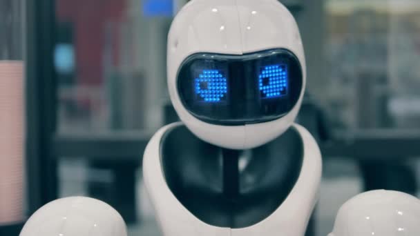 Flickering eyes of a high-tech droid in a coffee house — Stock Video