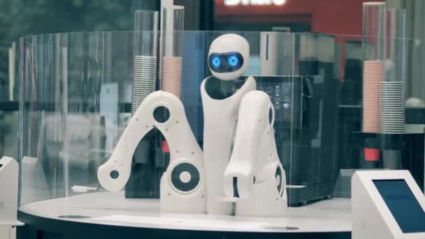 コーヒーショップで働いているバリスタロボット。ロボット、イノベーション、 AIの概念. — ストック動画