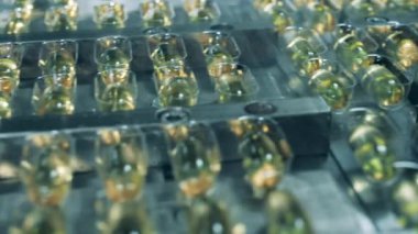 Kapsüller taşıyıcı tarafından yerleştiriliyor. Kapat.