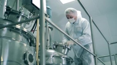 Kaynama sistemiyle çalışan sağlık uzmanı