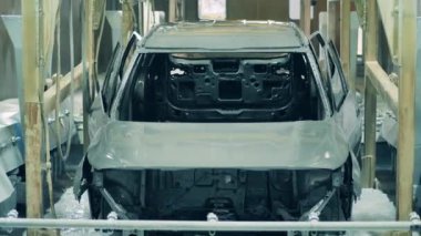 Ceset kimyasal bir çözeltiye batırılıyor.