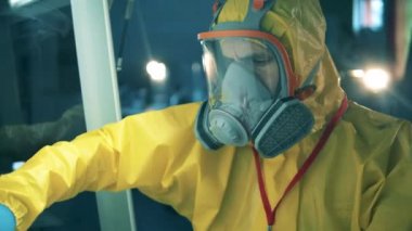 Bir bilim çalışanı tarafından yapılan covid-19 örneğinin analizi.