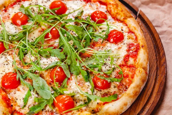 Italian Pizza Tomatoes Mozzarella Cheese Arugula Wooden Cutting Board Close — Stock Photo, Image