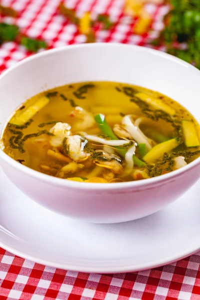 Suppe Mit Gemüse Und Meeresfrüchten Weißer Schüssel Nahaufnahme — Stockfoto