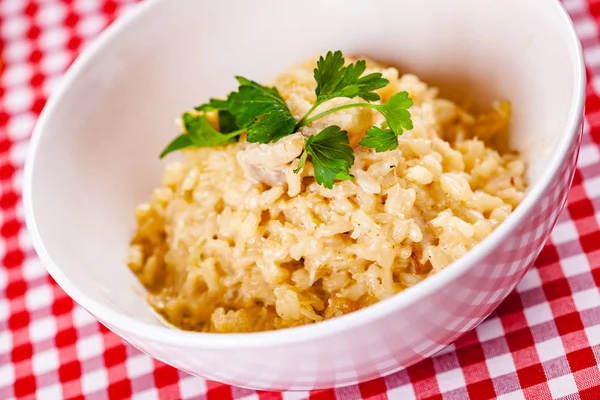 Risotto Met Paddestoelen Wit Bord Close — Stockfoto