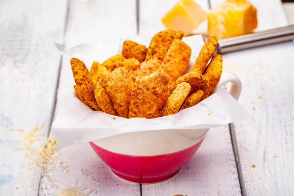 Peynirli kurabiye Kupası ahşap rustik masa üzerinde. Yakın çekim