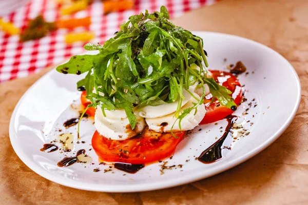 Caprese Salad Arugula White Plate Close — Stock Photo, Image