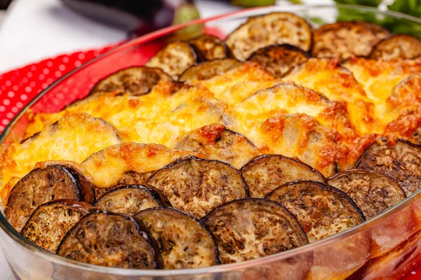 Griekse Moussaka Schotel Met Gehakt Vlees Aubergine Saus Bechamelsaus Close — Stockfoto