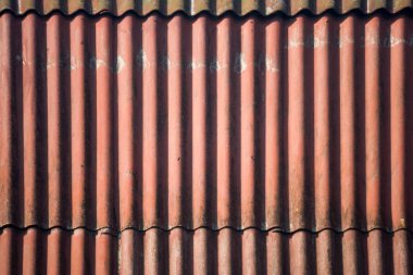 Dalgalı kayrak yaprak dokusu koydu örtüşen, kırmızı ve bordo renkte boyalı