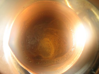 Hazır siyah espresso kahve eski kırmızı bakır retro vintage içinde Türk. Cazibe eski öğeleri.