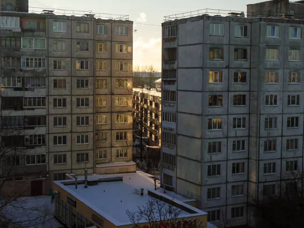 Arranha Céus Multi Rachado Velho Desatualizado Cinza Edifícios Batidos Edifícios — Fotografia de Stock