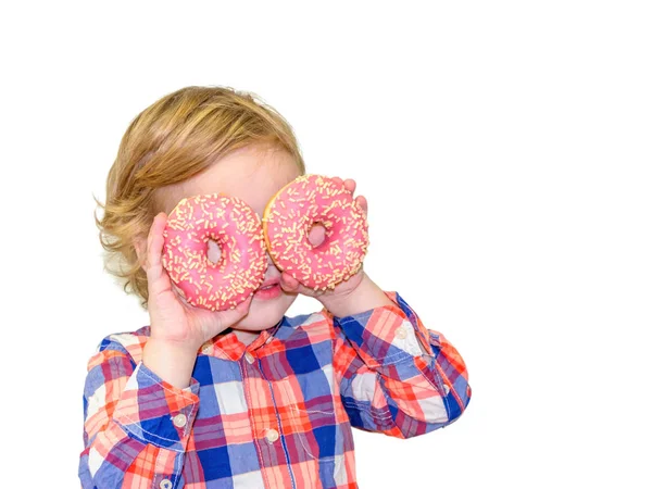 Gelukkig Schattig Jongetje Donut Eten Witte Achtergrond Muur Kind Het — Stockfoto