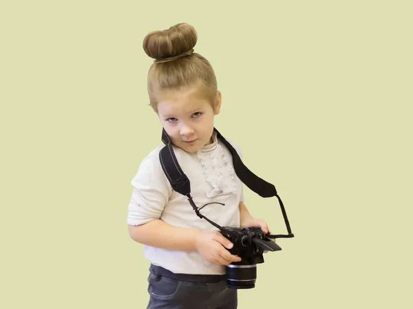 Malá Holčička Obchodním Oděvu Rukou Reflexní Kameru Dítě Učí Fotografovat — Stock fotografie