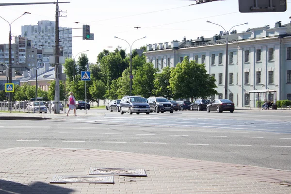 Μινσκ: Λευκορωσία-25 Μαΐου, 2019. Σταυροδρόμι των μεγάλων δρόμων στο — Φωτογραφία Αρχείου