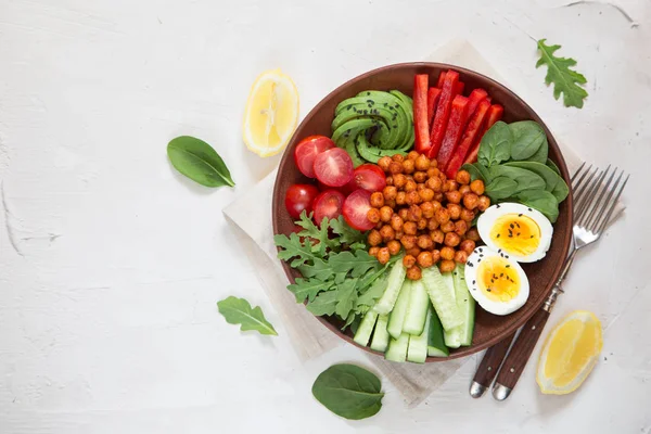 Buddha Bowl Gezonde Evenwichtige Voeding Gebakken Kikkererwten Cherry Tomaten Komkommers — Stockfoto