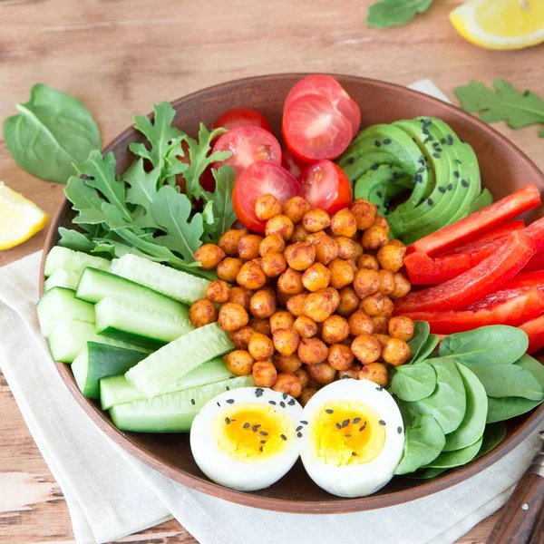 Buddha Bowl Gezonde Evenwichtige Voeding Gebakken Kikkererwten Cherry Tomaten Komkommers — Stockfoto