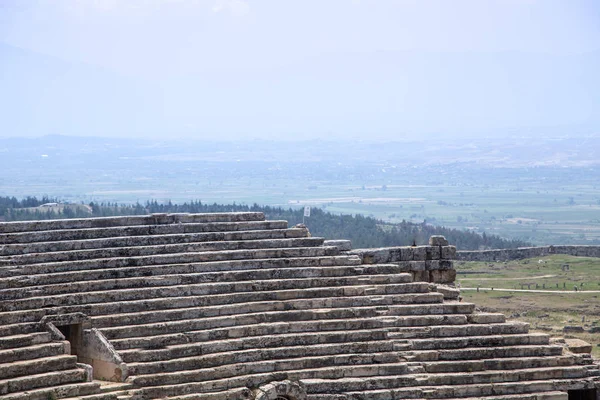 ヒエラポリスの古代都市 トルコのパムッカレ 史跡の魅惑的で美しい美しさはここです フリギア デニズリ トルコのヒエラポリス — ストック写真