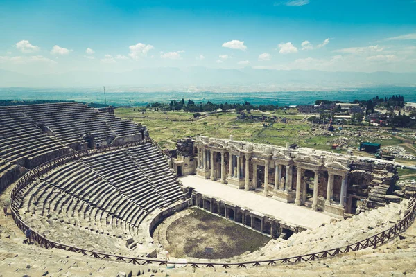 ヒエラポリスの古代都市 トルコのパムッカレ 史跡の魅惑的で美しい美しさはここです フリギア デニズリ トルコのヒエラポリス — ストック写真