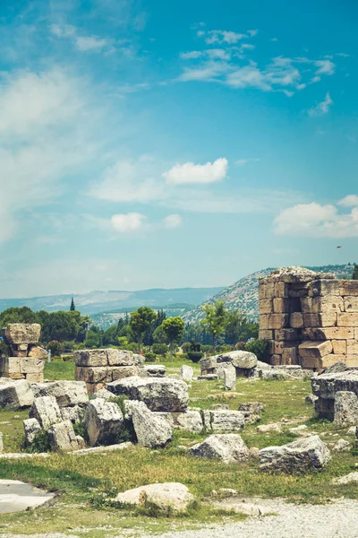 ヒエラポリスの古代都市 トルコのパムッカレ 史跡の魅惑的で美しい美しさはここです フリギア デニズリ トルコのヒエラポリス — ストック写真