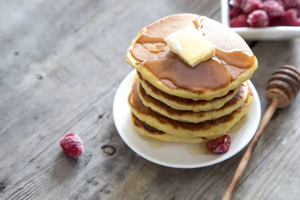 Sweet Homemade Stack Pancakes Butter Raspberryes Honey Breakfast — Stockfoto