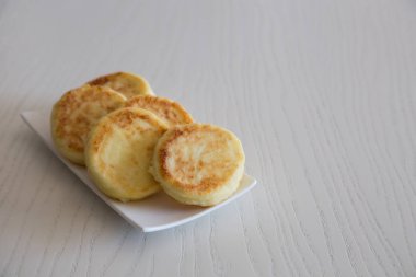 Süzme peynirli krep.