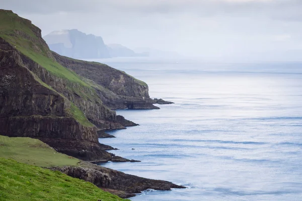 Paisaje dramático en las Islas Feroe. La naturaleza de las Islas Feroe —  Fotos de Stock