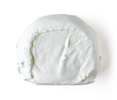 Beyaz arka plan üzerinde üstten görünüm izole keçi peyniri