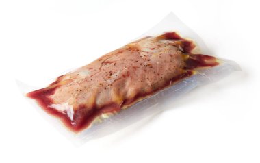 Ördek Meme vakum hazır sous vide pişirme beyaz arka plan üzerinde üstten görünüm izole