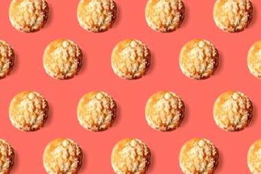 Blueberry muffin desen pembe arka plan, üstten görünüm