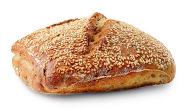 Beyaz arka planda izole edilmiş taze pişmiş somun ekmek.