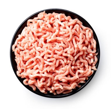Beyaz arka planda izole edilmiş, siyah kıymalı domuz eti kasesi.