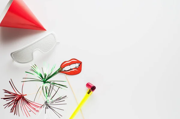 Decoración Fiesta Sobre Fondo Blanco Fondo Para Carnaval Cumpleaños Año —  Fotos de Stock