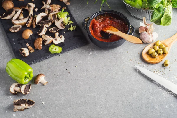 Champignons Tranchés Poivron Sauce Tomate Olives Ingrédients Cuisson Cuisiner Des — Photo