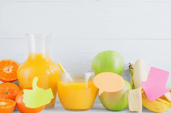 Vaso Zumo Naranja Fresco Frutas Naranja Mandarina Manzana Plátano Sobre — Foto de Stock