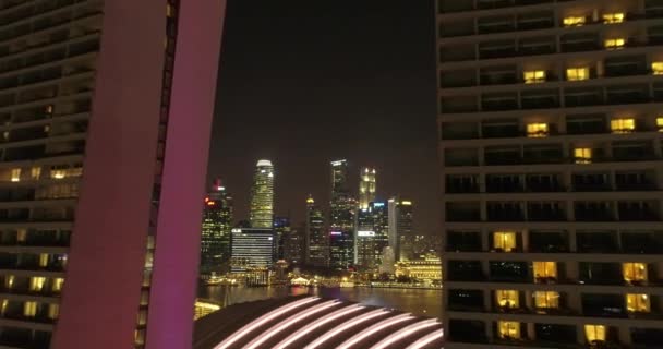 Célèbre bâtiment à Singapour la nuit — Video