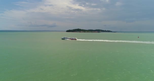 Sea passenger ferry in the sea against the island — Stock Video