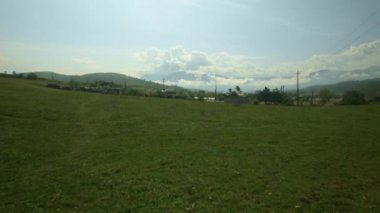 Köy ilkbahar eteklerinde