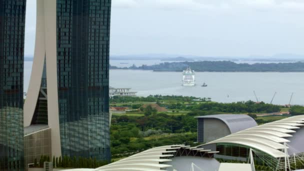 Výletní loď odplouvá ze Singapuru — Stock video