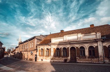 güzel eski Letonca şehir Kuldiga