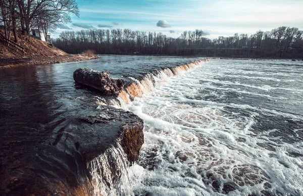 güzel eski Letonca şehir Kuldiga