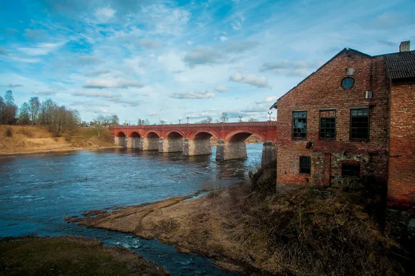 güzel eski Letonca şehir Kuldiga