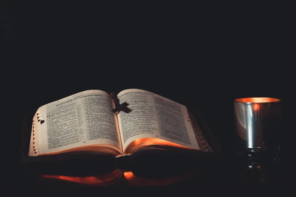 İncil kitap yaşam bize rehberlik ve korur