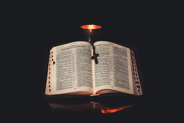 İncil kitap yaşam bize rehberlik ve korur