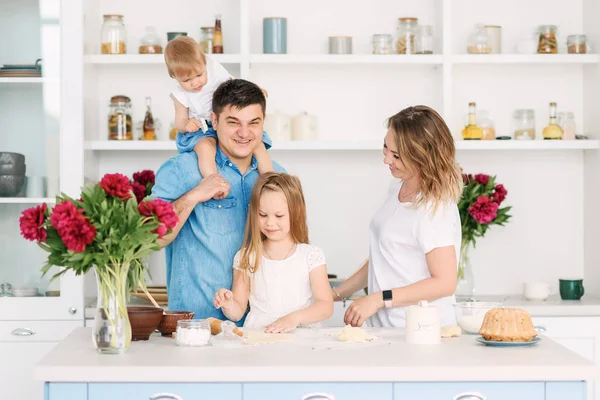 Young Parents Prepare Delicious Healthy Breakfast Large Bright Kitchen Two — Stock Photo, Image
