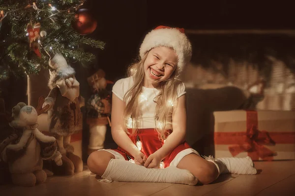 Christmas Girl Open Present Gift Box Xmas Tree Happy Kid — Stock Photo, Image