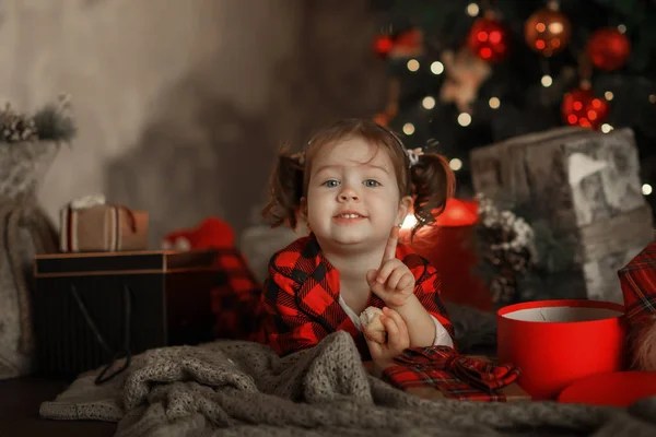 Happy Little Smiling Girl Red Pajamas Christmas Gift Box Living — Stock Photo, Image