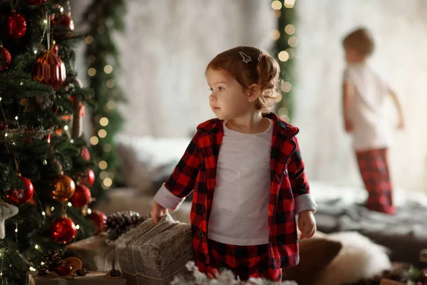 Little Brothers Sister Red Pajamas Indulge Bedroom Jumping Having Fun — Stock Photo, Image